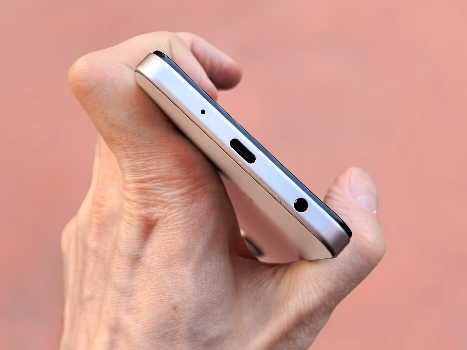 Обзор смартфона iQOO Z11 Lite — честный тест бюджетного долгожителя