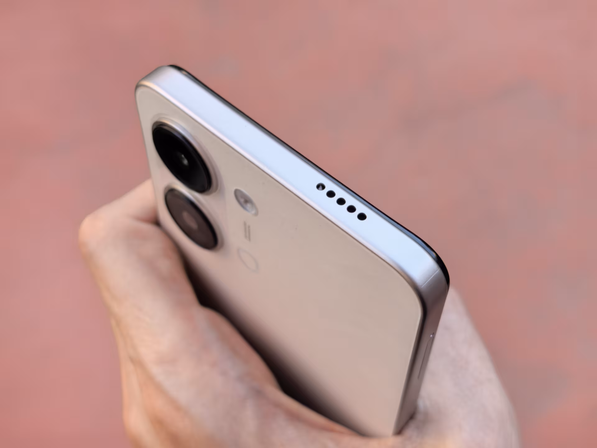Обзор смартфона iQOO Z11 Lite — честный тест бюджетного долгожителя