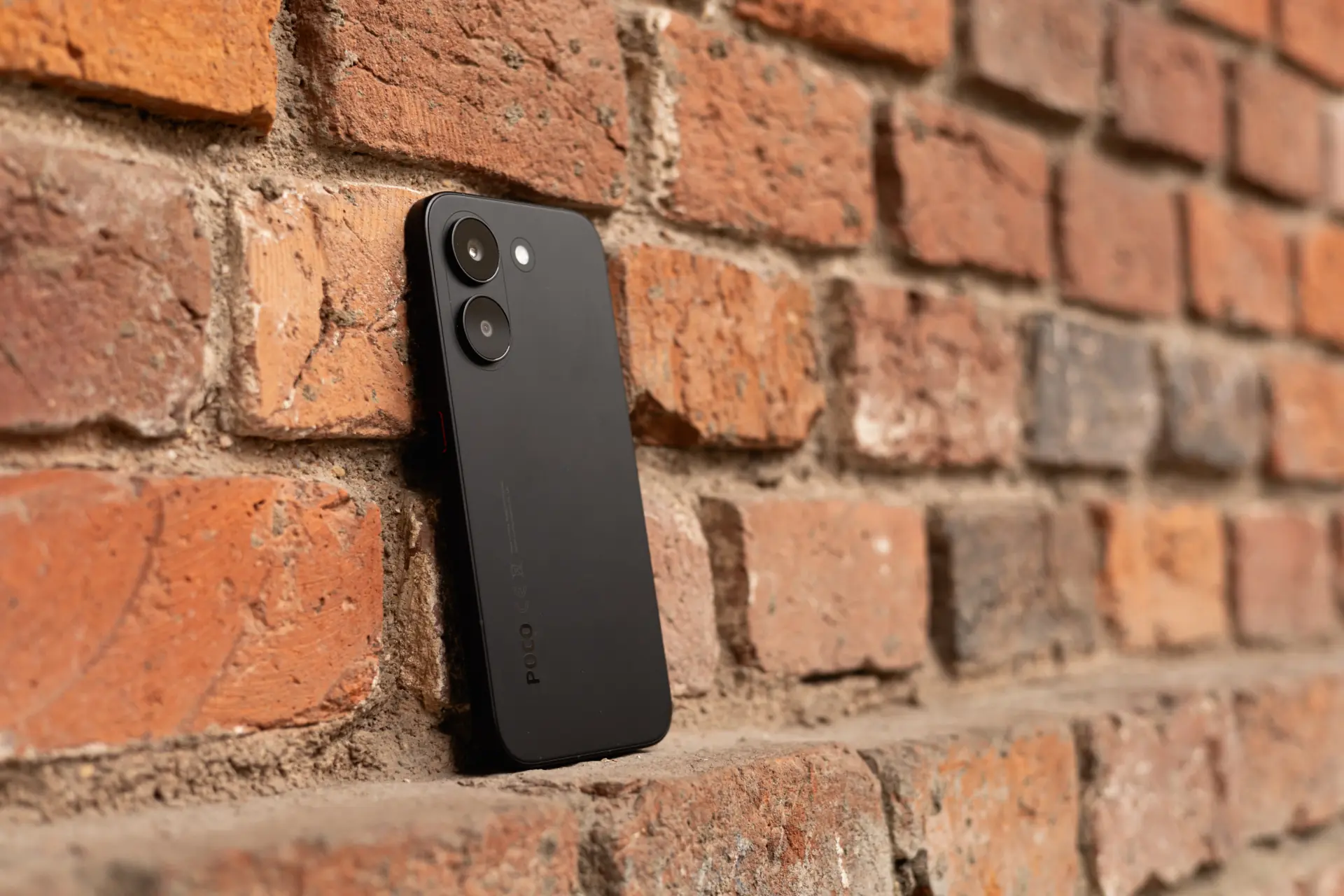 POCO X8 Pro и X8 Pro Max вышли в России: 8500 мА·ч и связь без SIM-карт