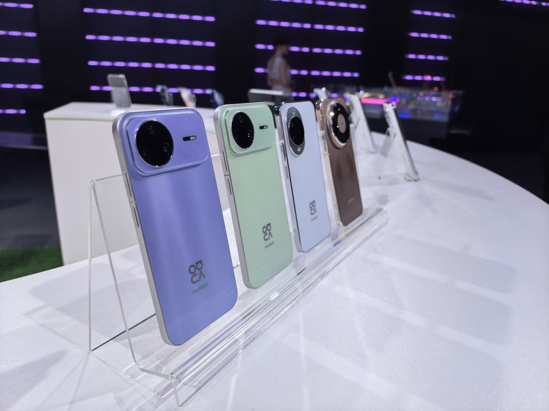 Глобальный анонс HUAWEI в Таиланде задает новые границы автономности и дизайна гаджетов