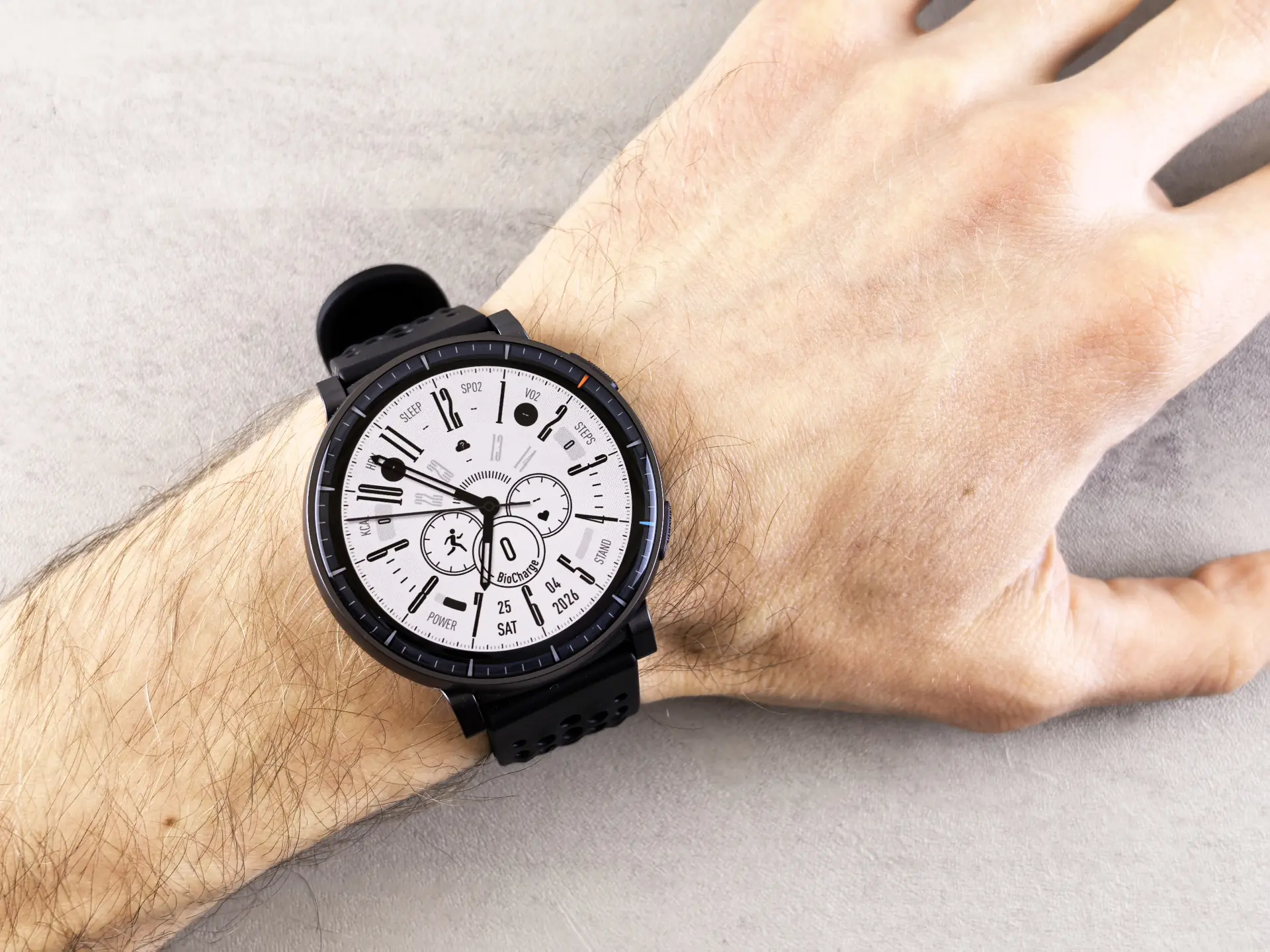 Обзор Amazfit Active Max: флагманские фишки и офлайн-карты в среднем сегменте