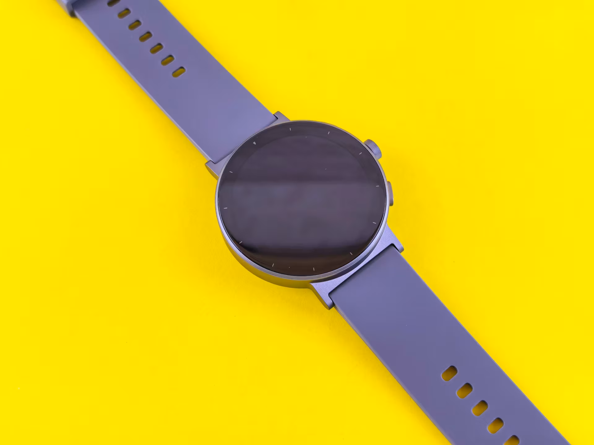 Круглый корпус realme Watch S5 и нейтральный ремешок