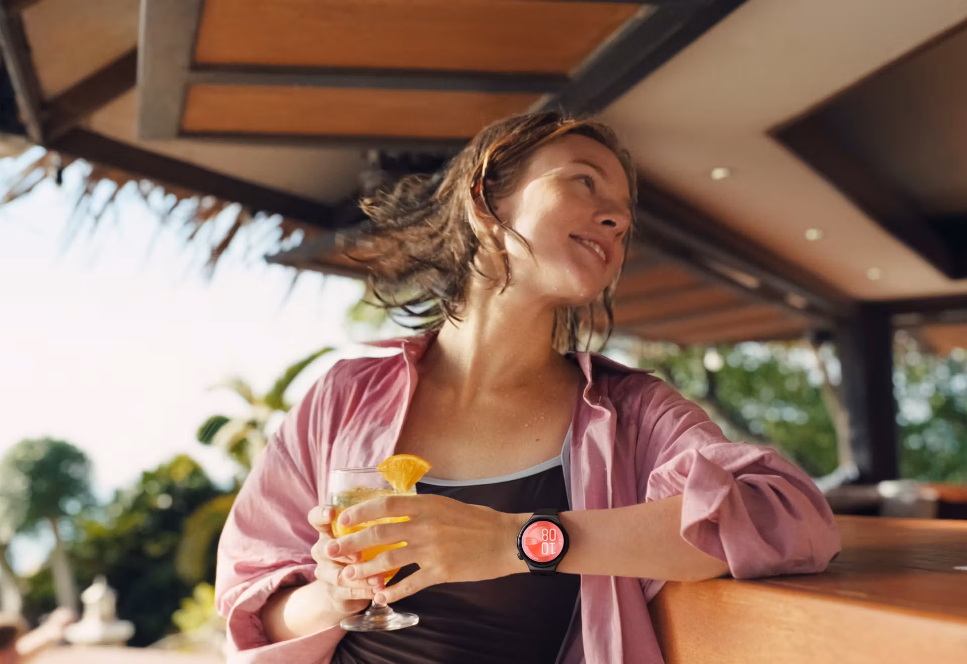 HUAWEI WATCH 6 на руке