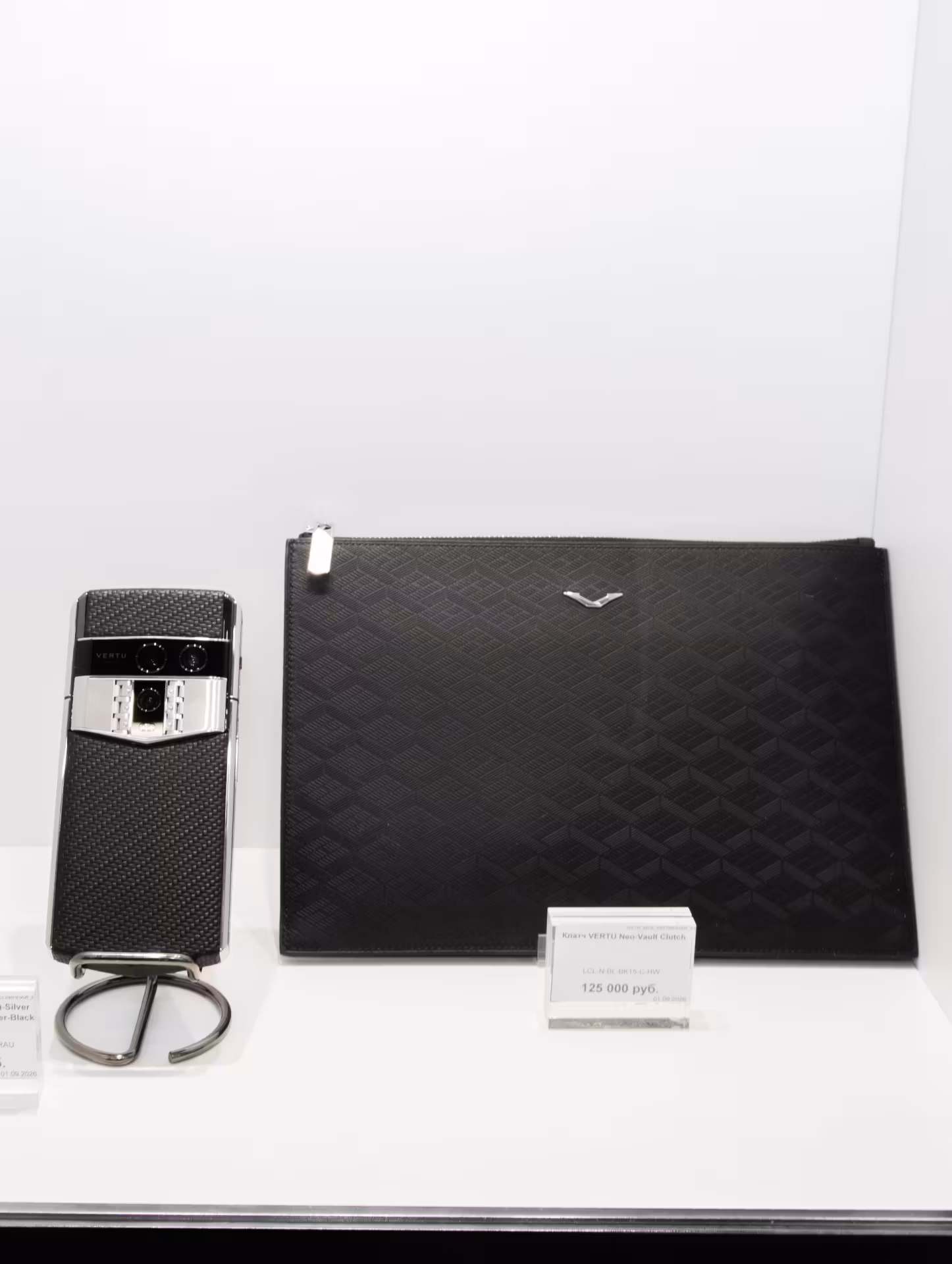 Смартфоны Vertu Agent Q, AlphaFold и MetaVertu 2 появились в продаже в России