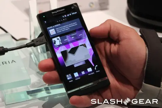 Владельцы Xperia S ругают модель за перегрев и искажение цветов