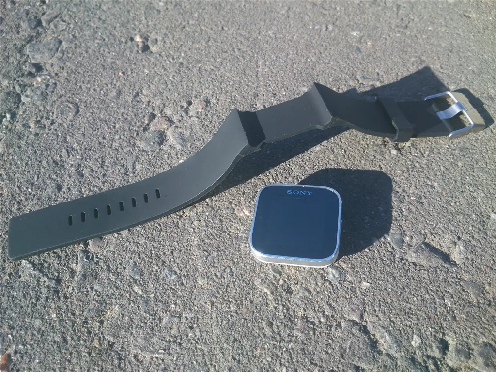 Можно хотеть. Отчет о двухнедельном использовании Sony SmartWatch