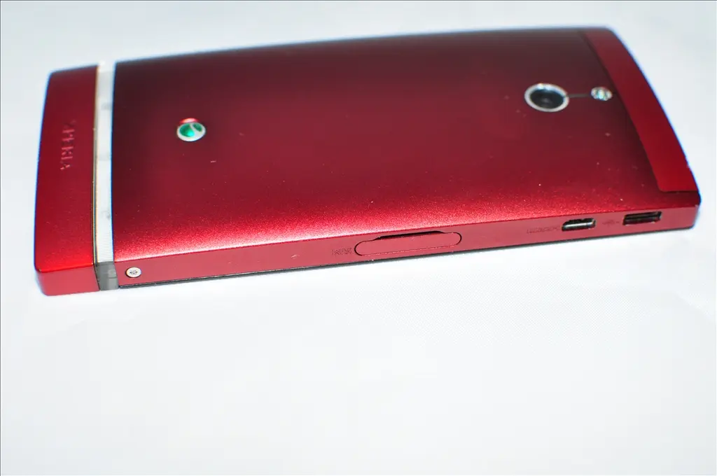 Я почти влюбился. Но он умер до первой розетки. Обзор Sony Xperia P