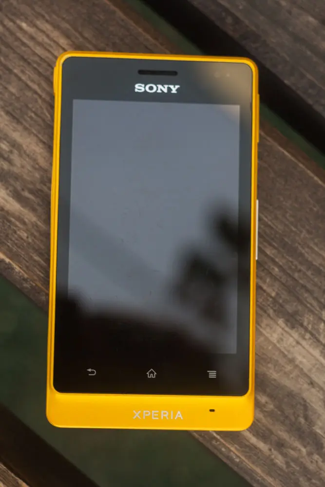 Стильный и спортивный. Обзор Sony Xperia Go