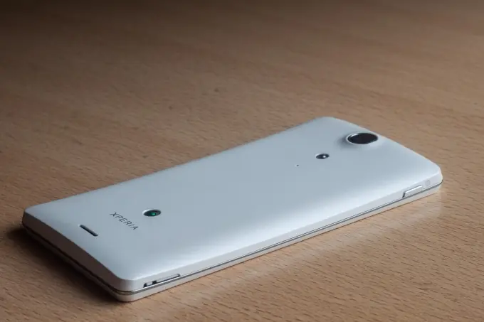 Старый дизайн, новые возможности. Обзор Sony Xperia TX (LT29i)