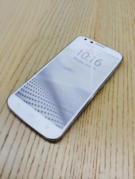Huawei Honor 6 замечен на фотосессии
